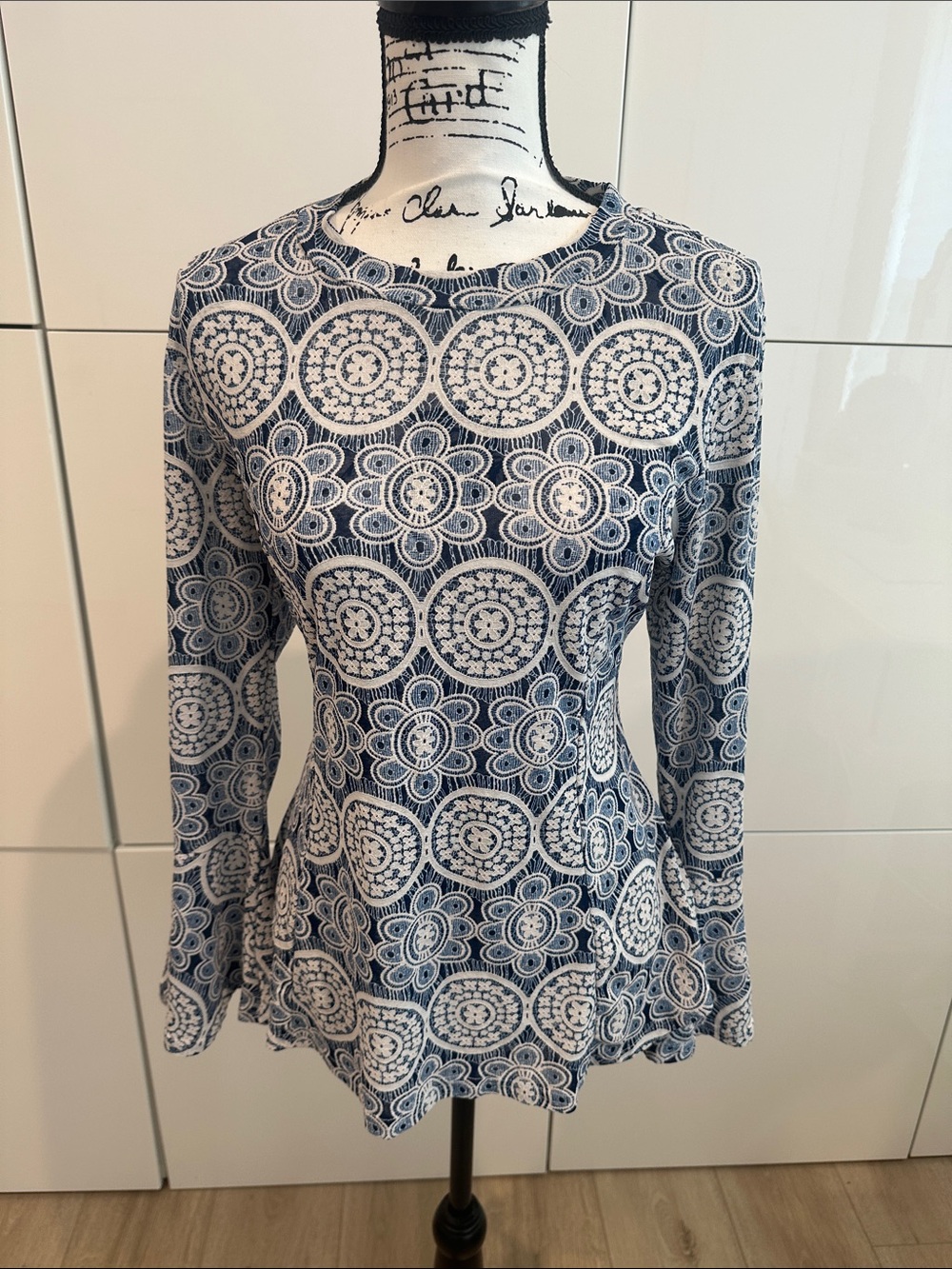 🩵Papillon Blanc Navy and White Long-Sleeve- SHEERNESS. GORGEOUS CUT. XL